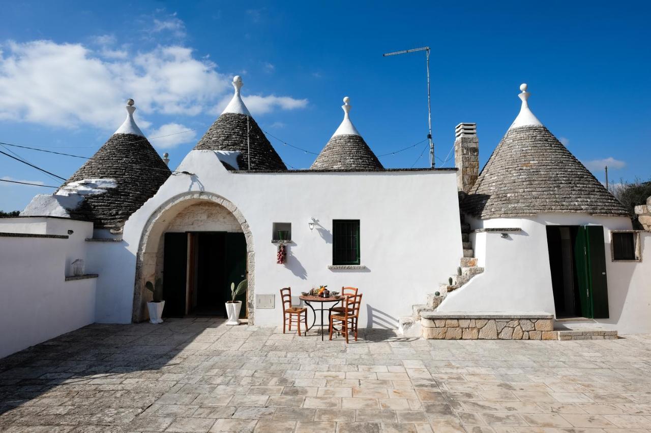 Trulli And Pool - I Cactus Villa Martina Franca Bagian luar foto
