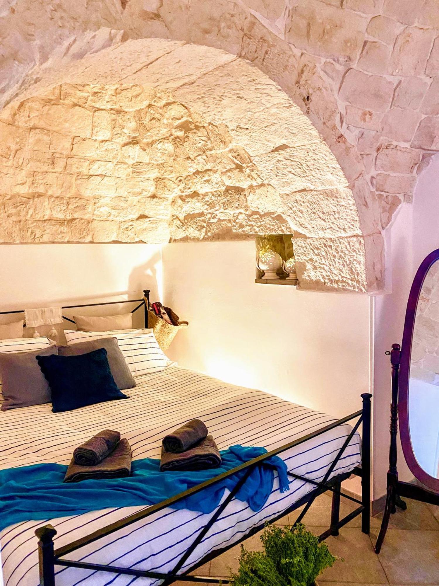 Trulli And Pool - I Cactus Villa Martina Franca Bagian luar foto