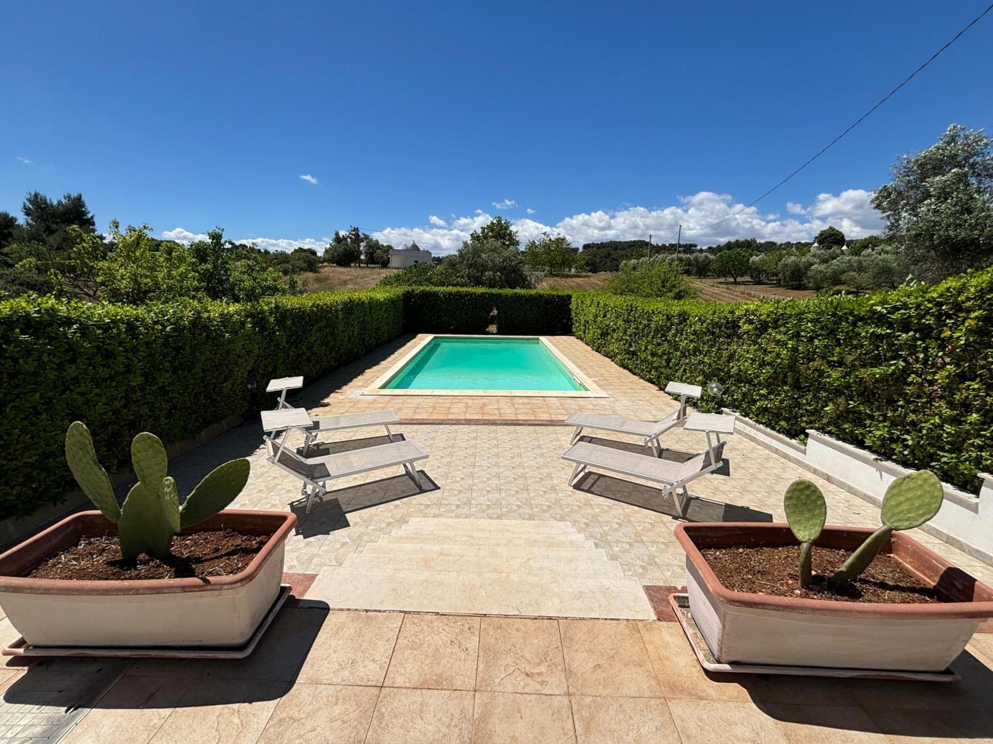 Trulli And Pool - I Cactus Villa Martina Franca Bagian luar foto