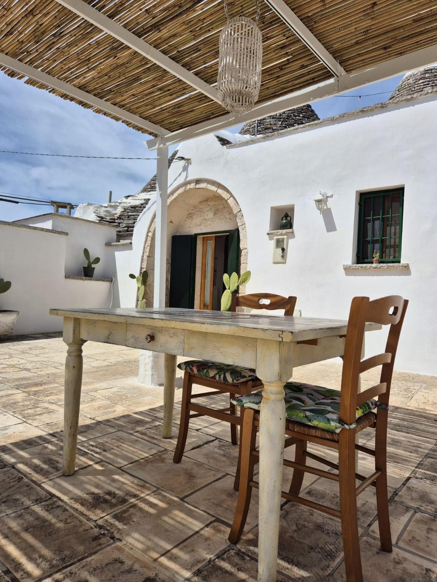 Trulli And Pool - I Cactus Villa Martina Franca Bagian luar foto